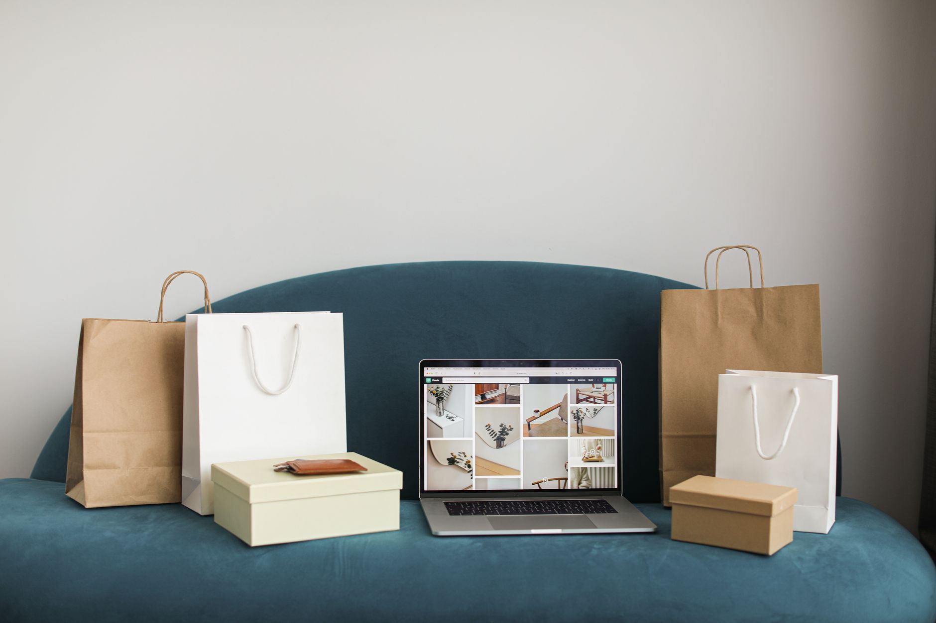 Ecommerce marketing strategy showing how retargeting ads convert site visitors into buyers